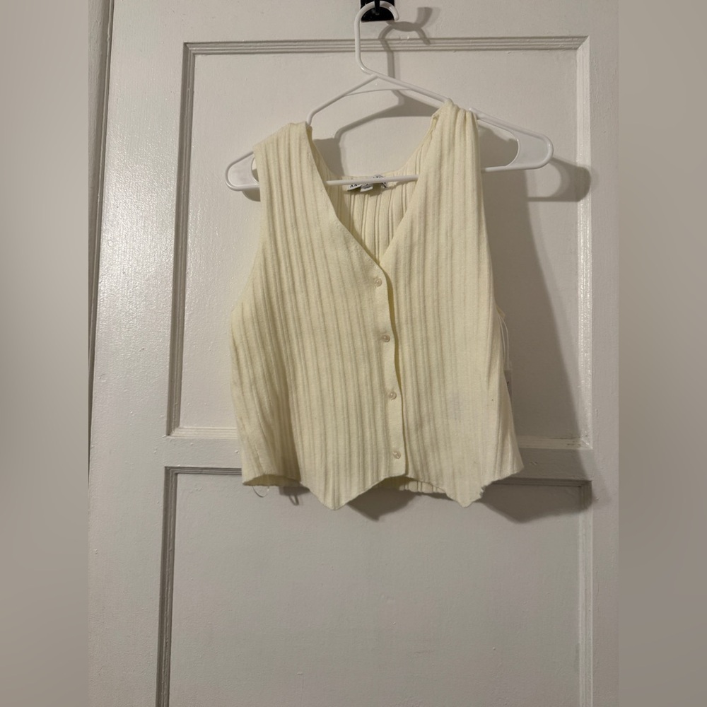 And now this Women's Rib-Knit Sweater Vest Sz medium - Picture 3 of 6